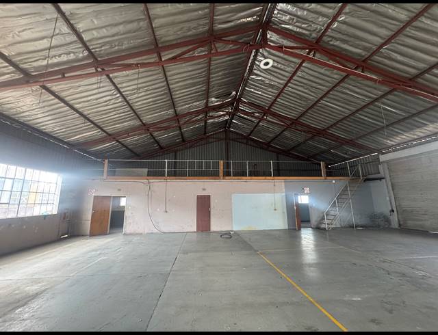1,000M² WAREHOUSE TO LET IN WYNBERG